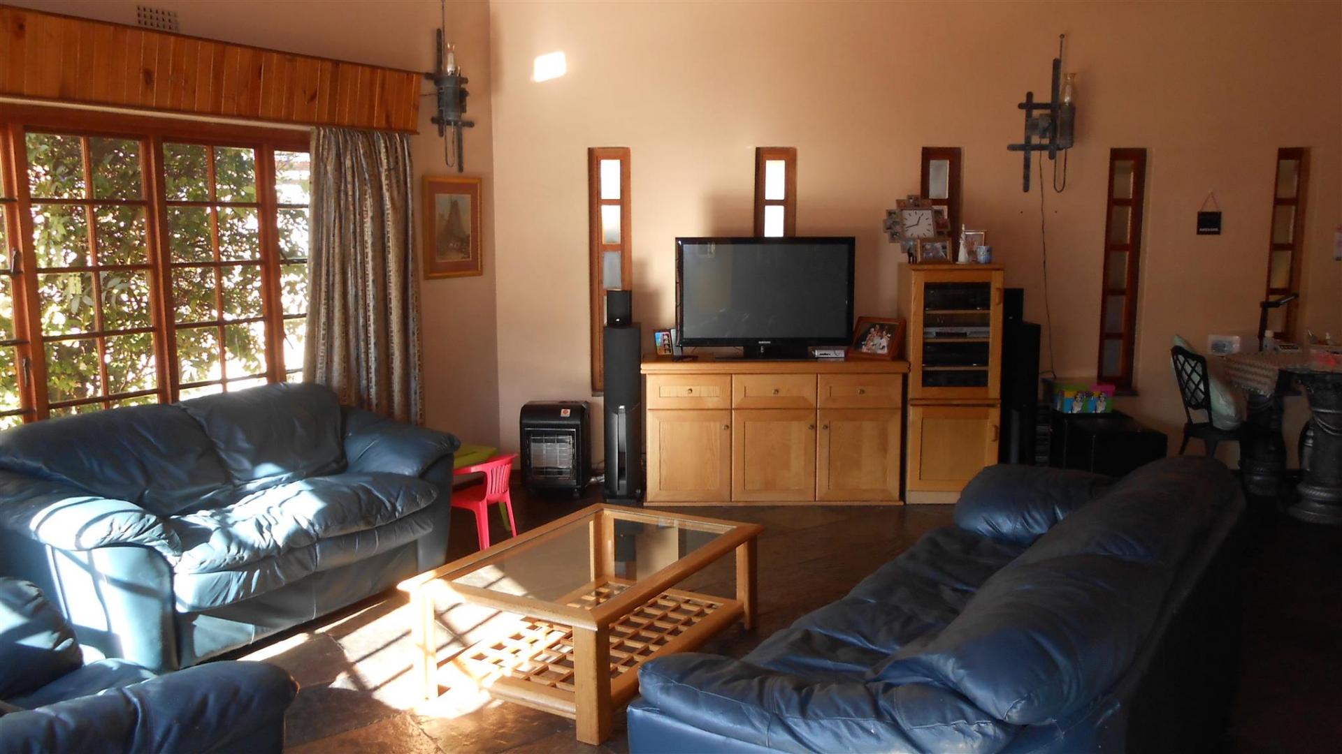 Lounges - 54 square meters of property in Dalpark