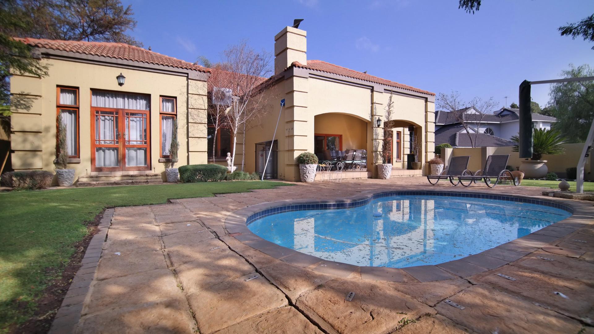 Front View of property in Silver Lakes Golf Estate