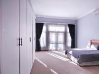 Bed Room 2 - 30 square meters of property in Silver Lakes Golf Estate
