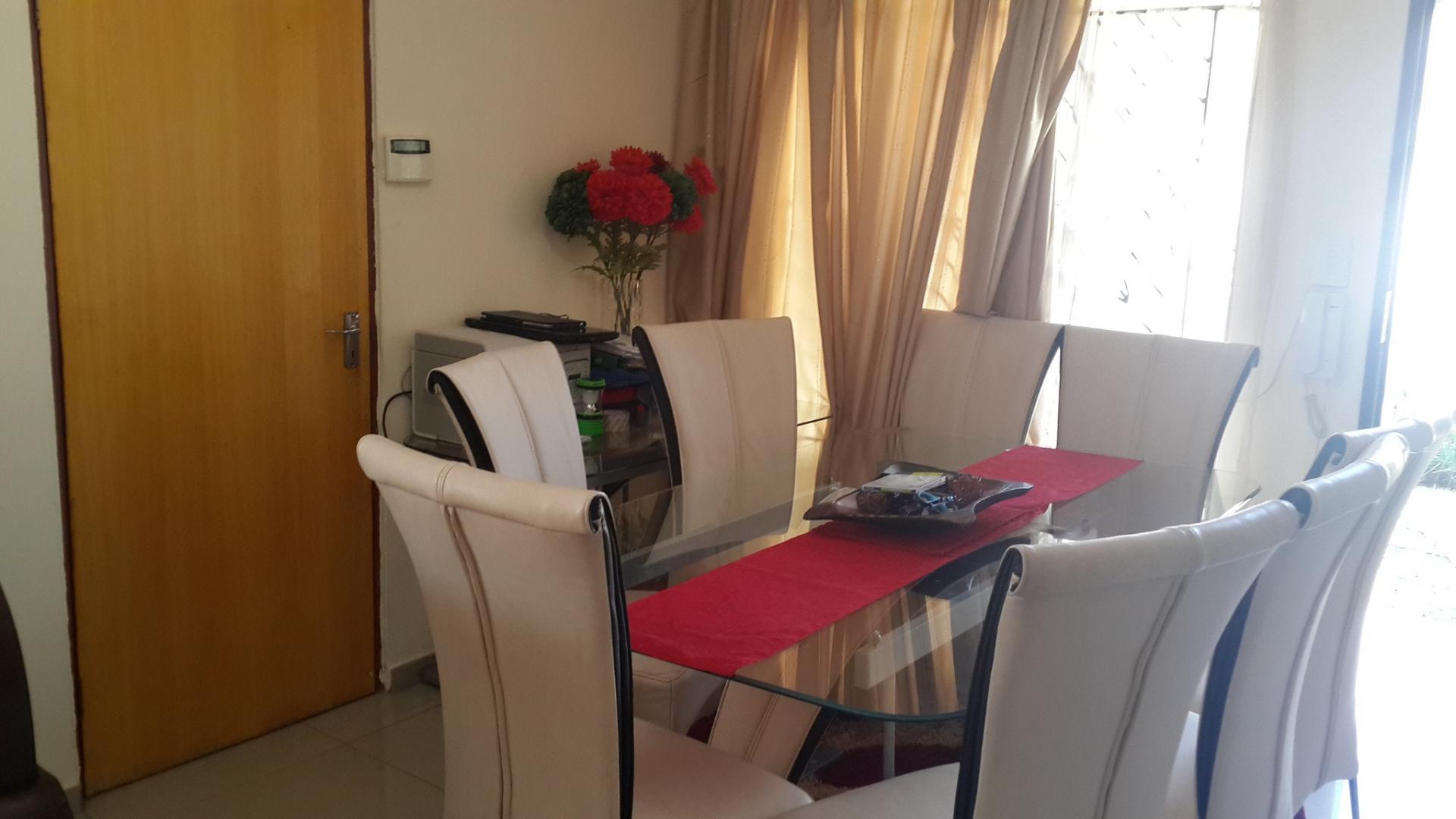 Dining Room - 40 square meters of property in Cosmo City