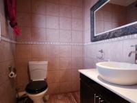 Guest Toilet - 5 square meters of property in The Wilds Estate