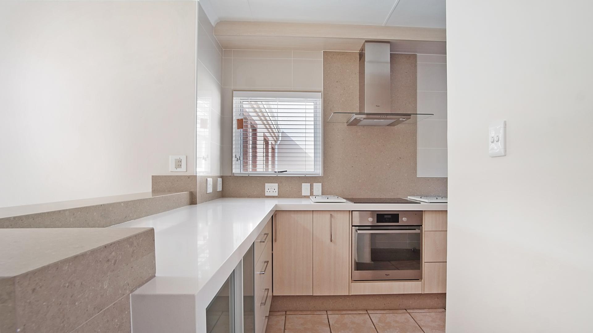 Kitchen - 14 square meters of property in Woodhill Golf Estate