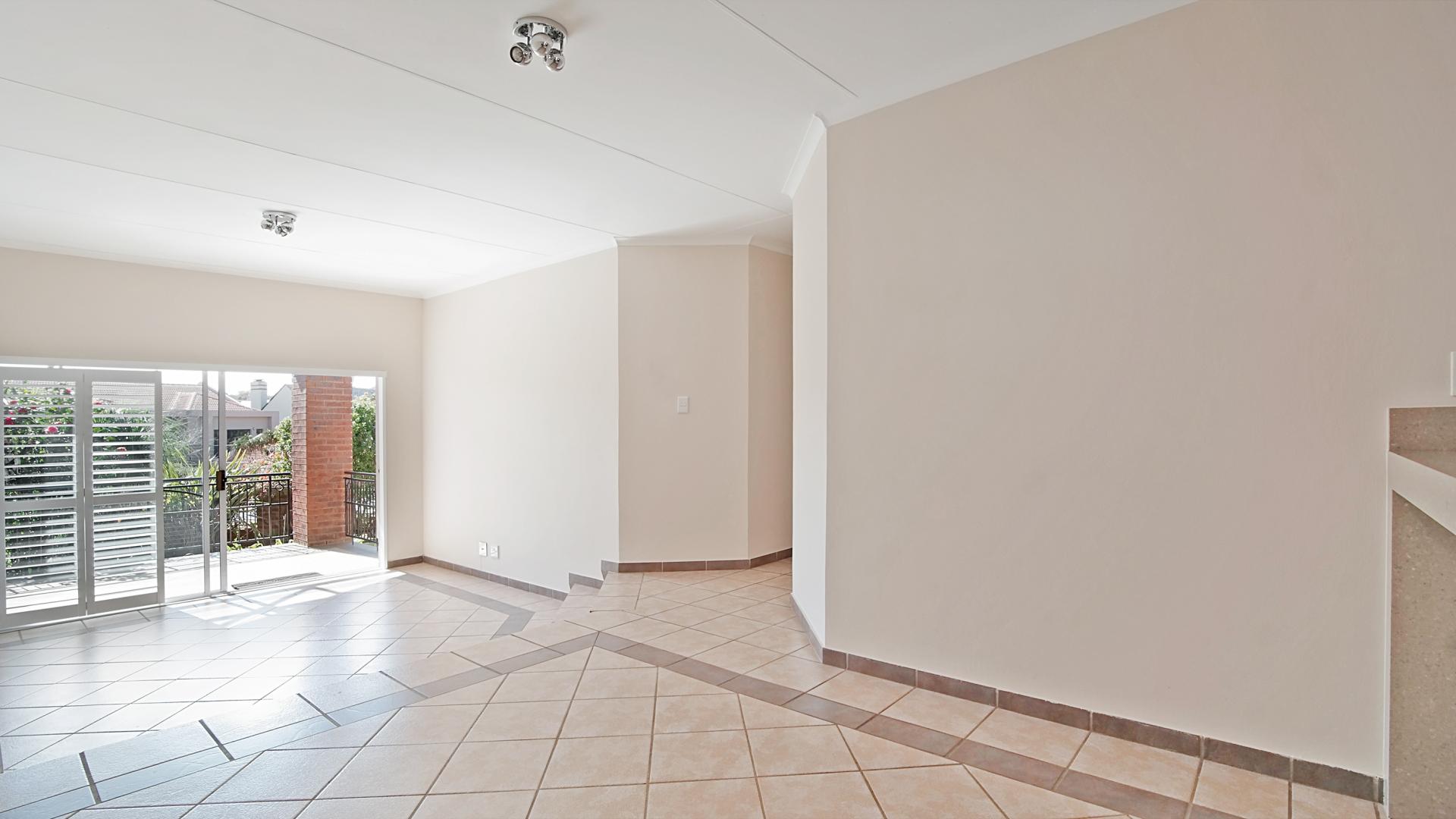 Dining Room - 17 square meters of property in Woodhill Golf Estate