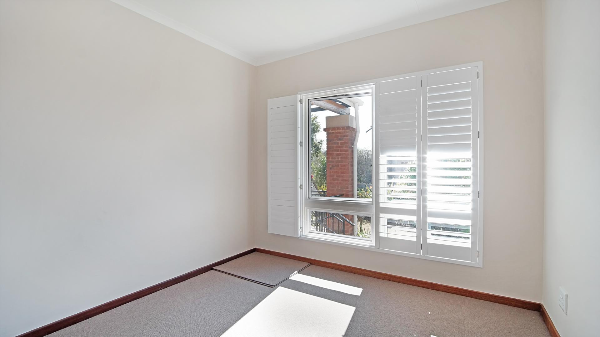 Bed Room 1 - 12 square meters of property in Woodhill Golf Estate