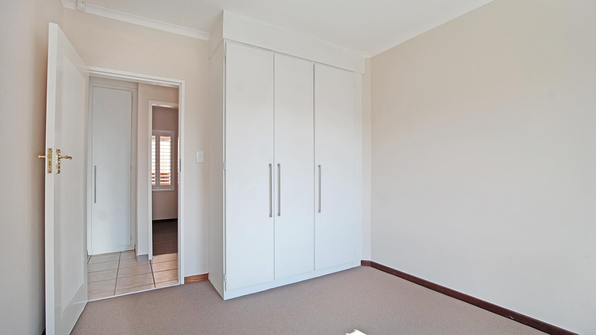 Bed Room 1 - 12 square meters of property in Woodhill Golf Estate