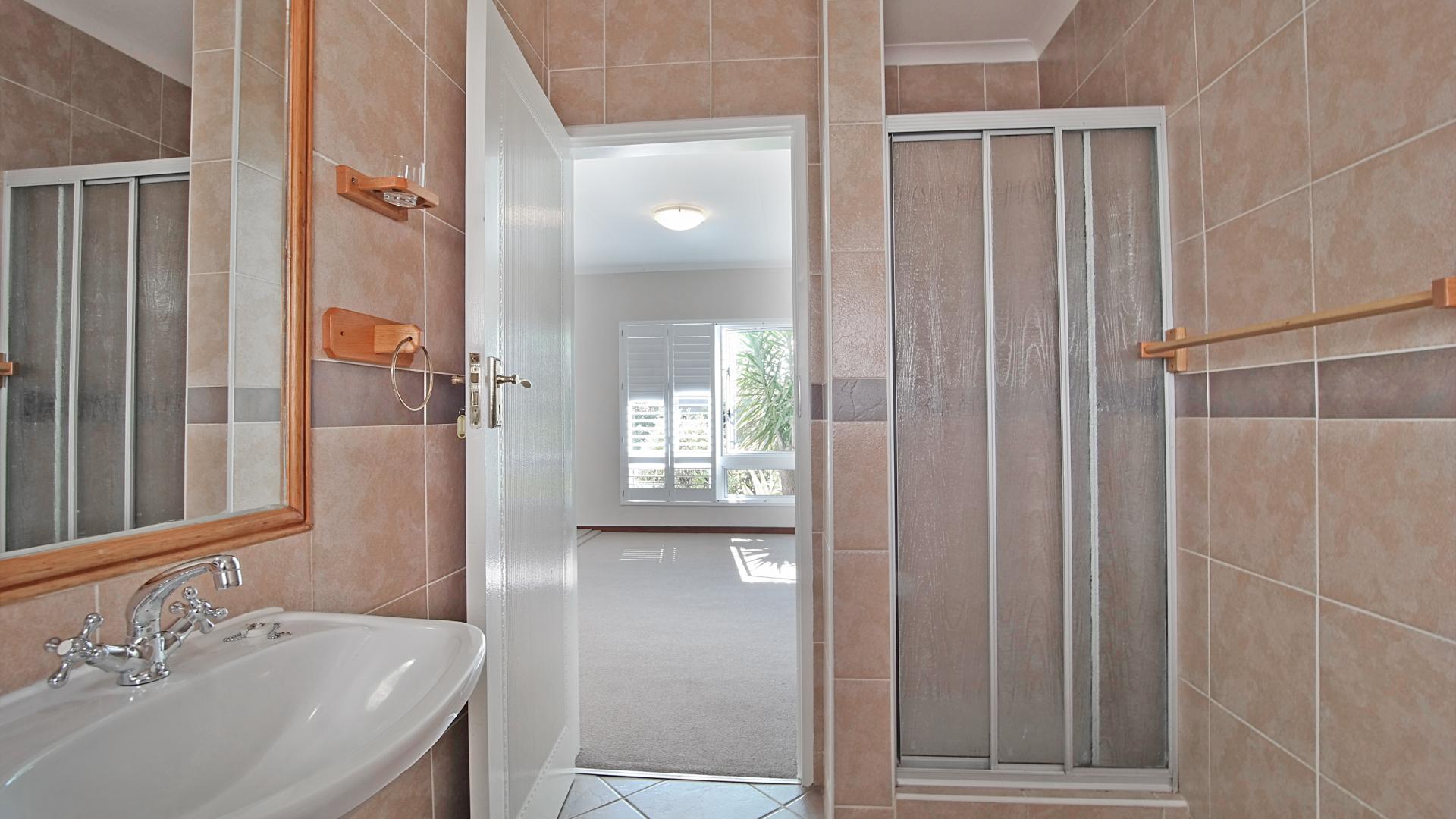 Main Bathroom - 7 square meters of property in Woodhill Golf Estate
