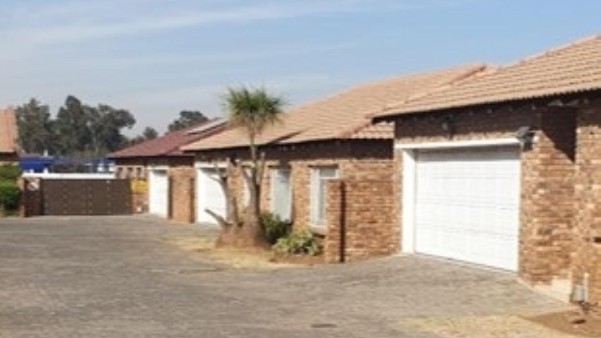 Front View of property in Mayberry Park