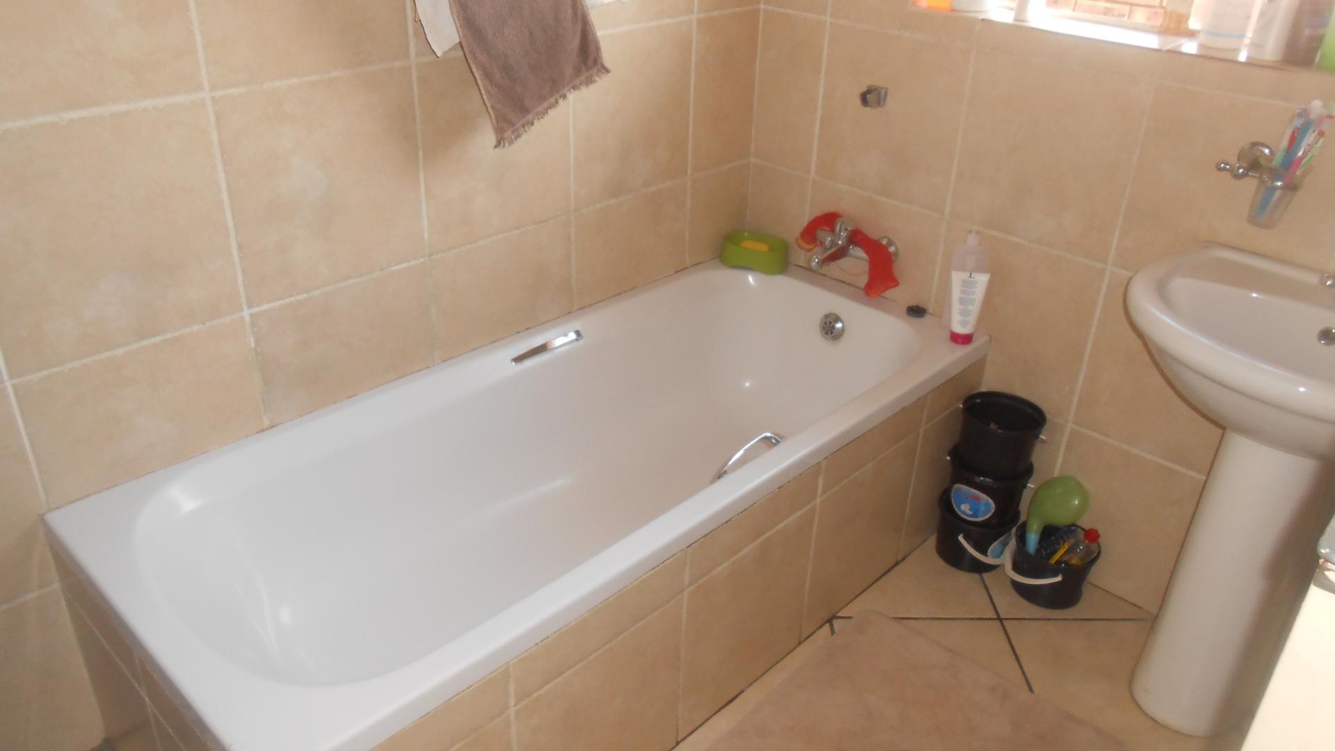 Main Bathroom - 11 square meters of property in Bronkhorstspruit