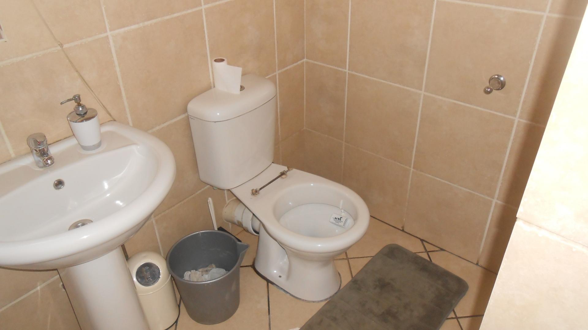 Main Bathroom - 11 square meters of property in Bronkhorstspruit