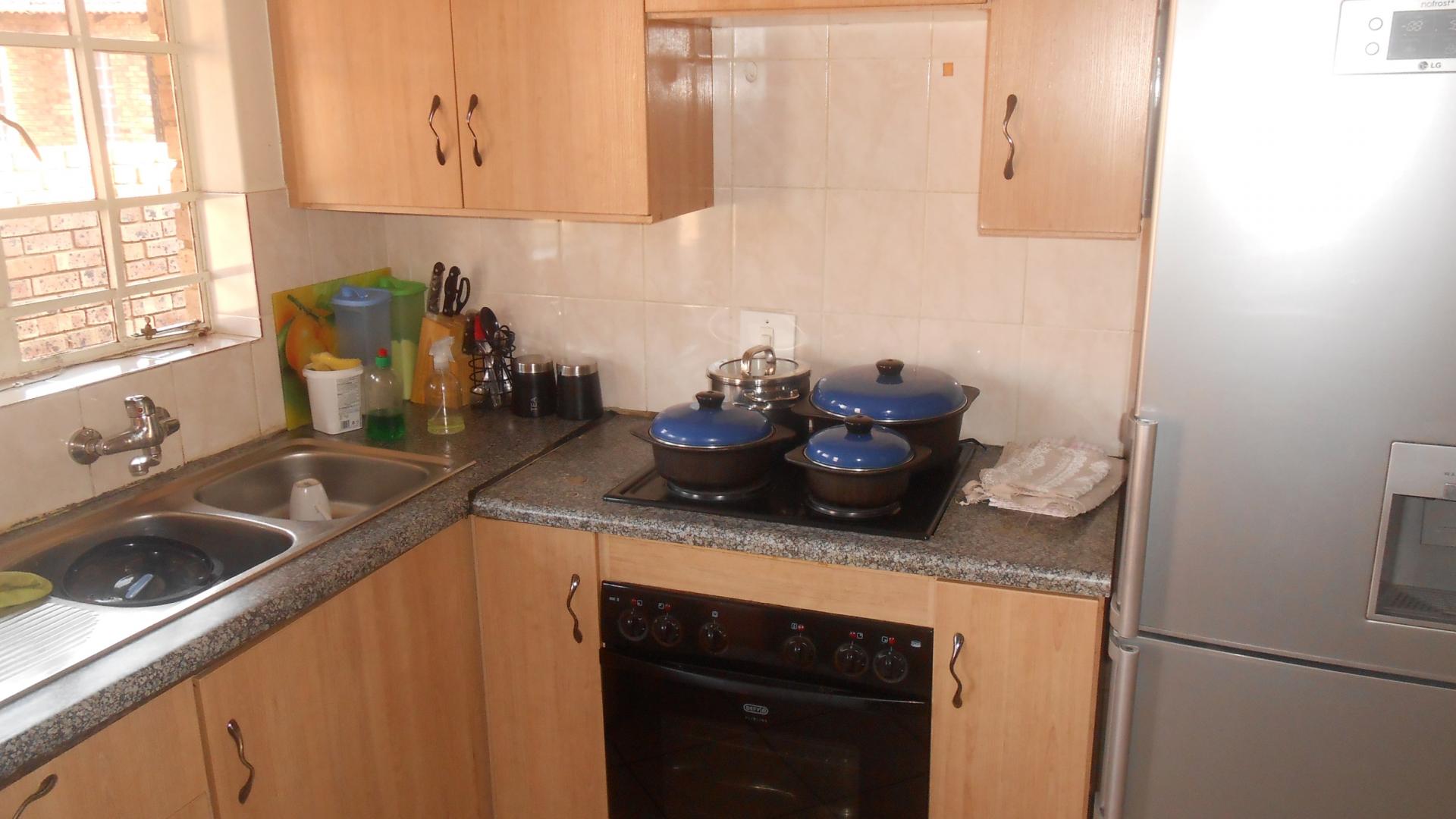 Kitchen - 9 square meters of property in Bronkhorstspruit
