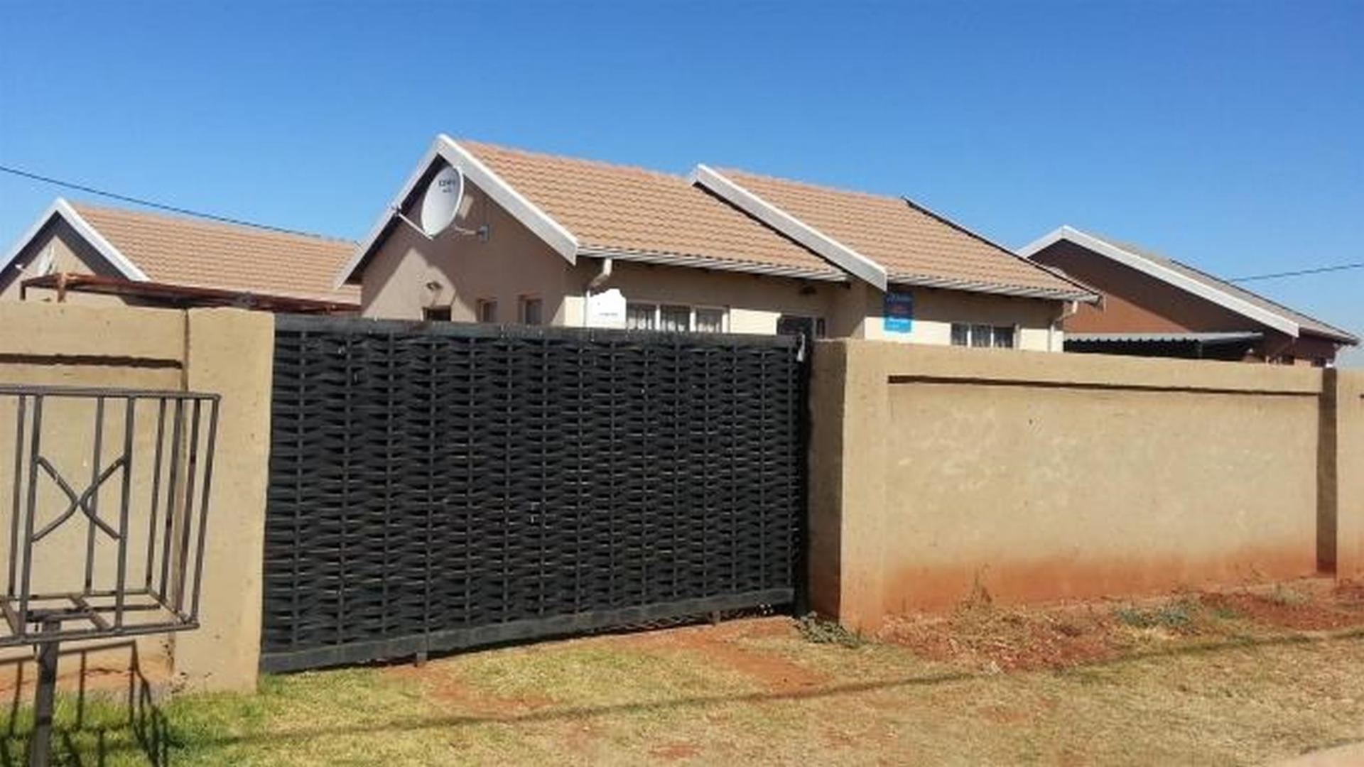 Front View of property in Vosloorus