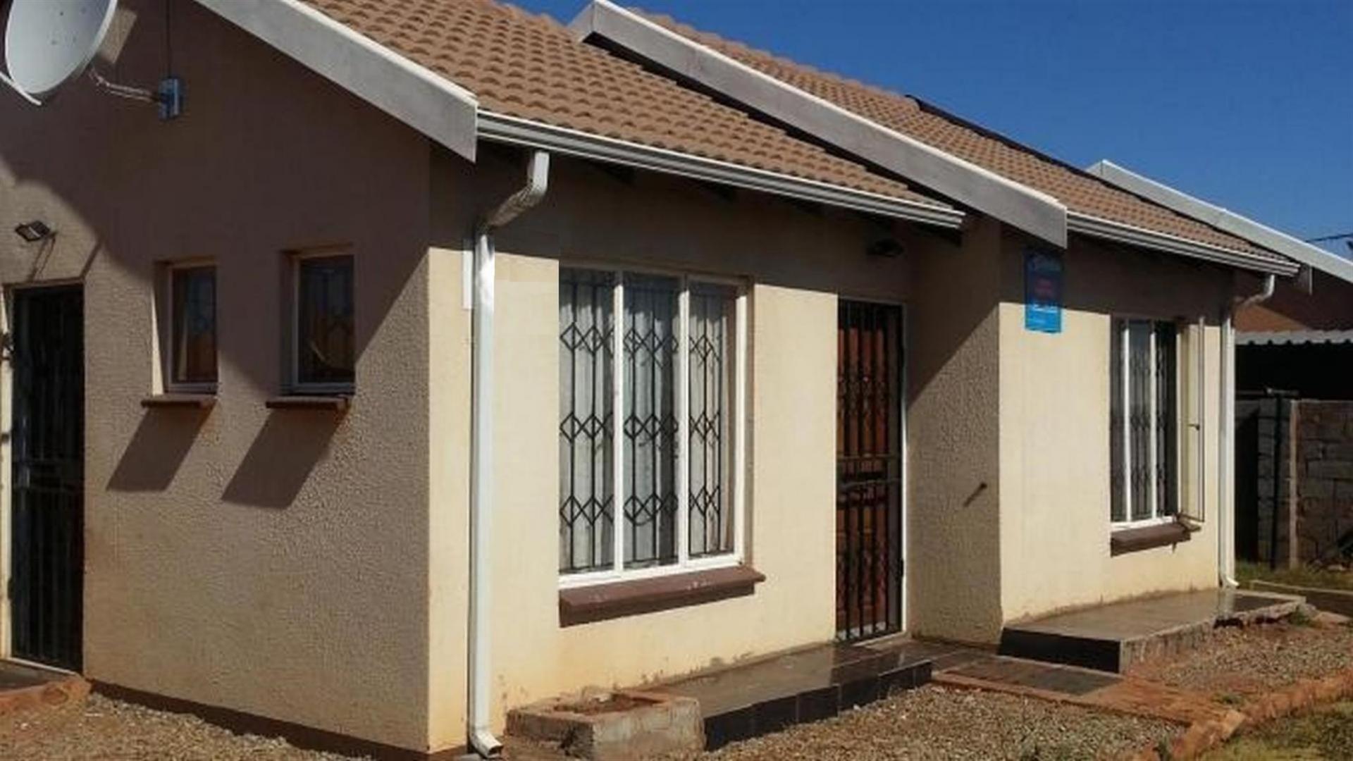 Front View of property in Vosloorus