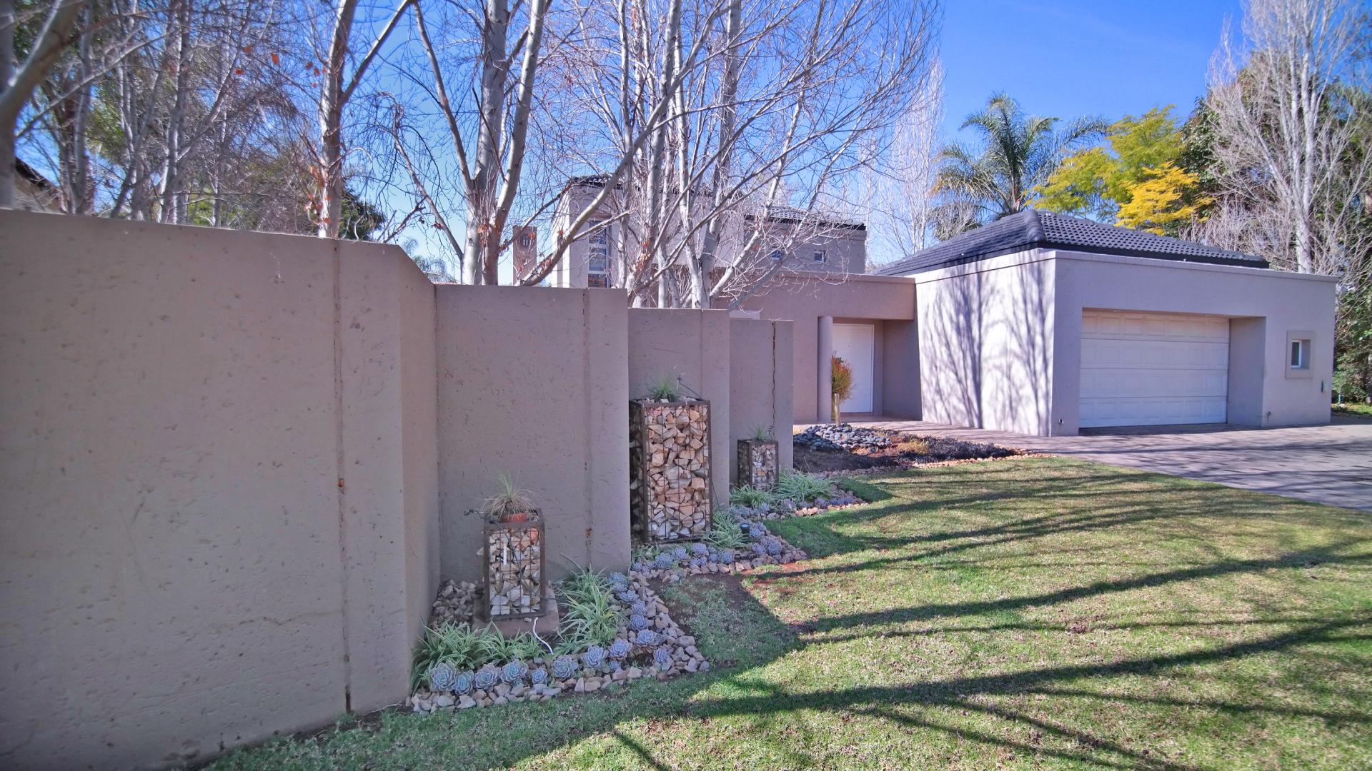 Front View of property in Silver Lakes Golf Estate