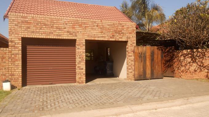 3 Bedroom Cluster to Rent in Die Hoewes - Property to rent - MR132824