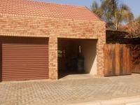 3 Bedroom 3 Bathroom Cluster to Rent for sale in Die Hoewes