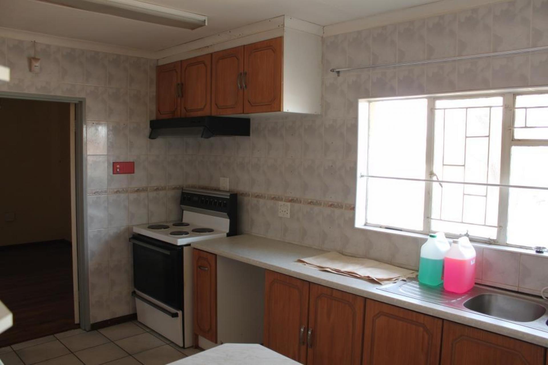 Kitchen - 12 square meters of property in Secunda