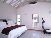 Main Bedroom - 45 square meters of property in Silverwoods Country Estate