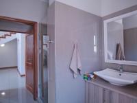 Bathroom 1 - 5 square meters of property in Silverwoods Country Estate