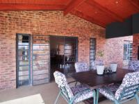 Patio - 29 square meters of property in The Meadows Estate