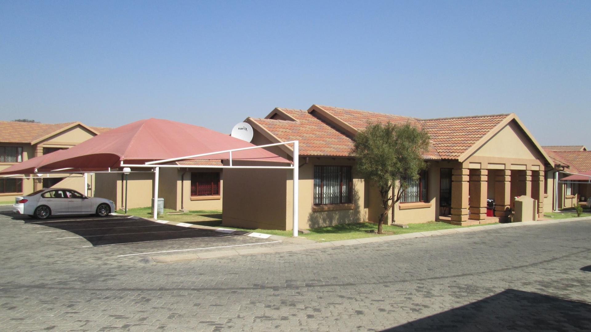 Front View of property in Meredale