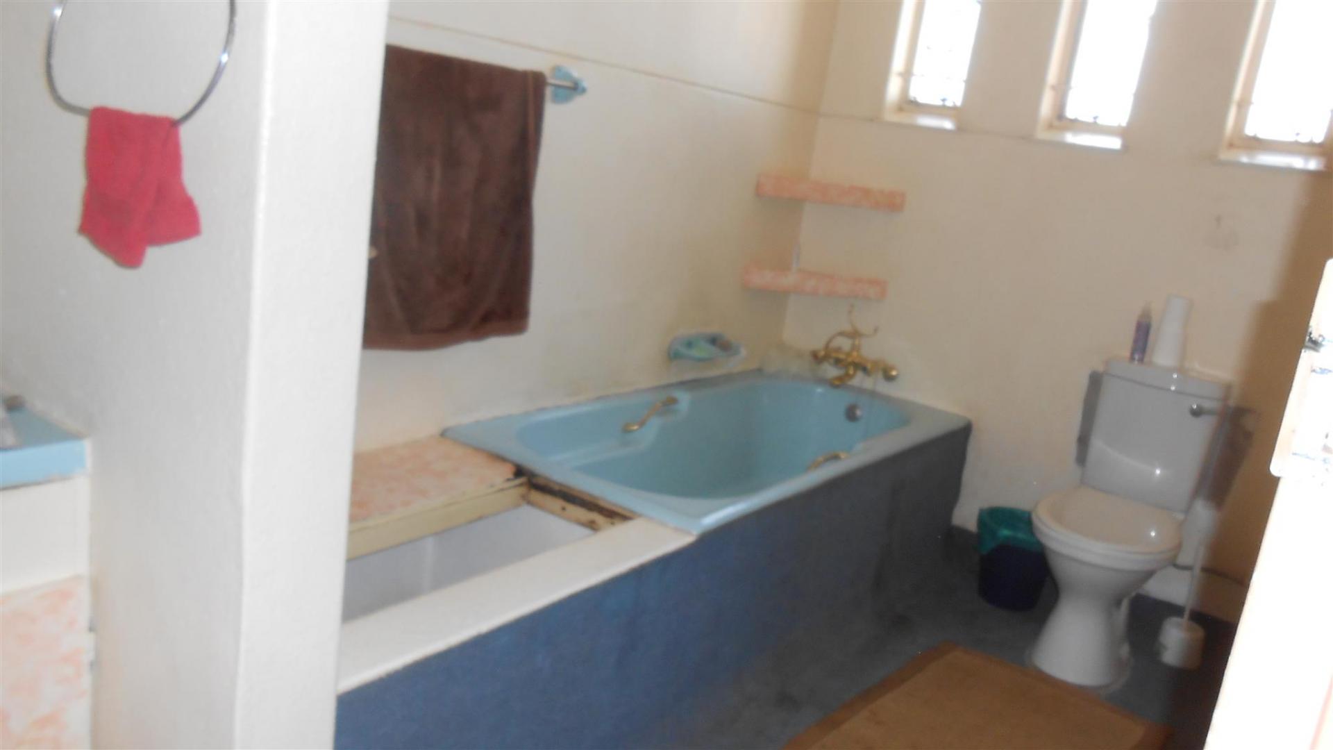 Bathroom 2 - 4 square meters of property in Mokopane (Potgietersrust)