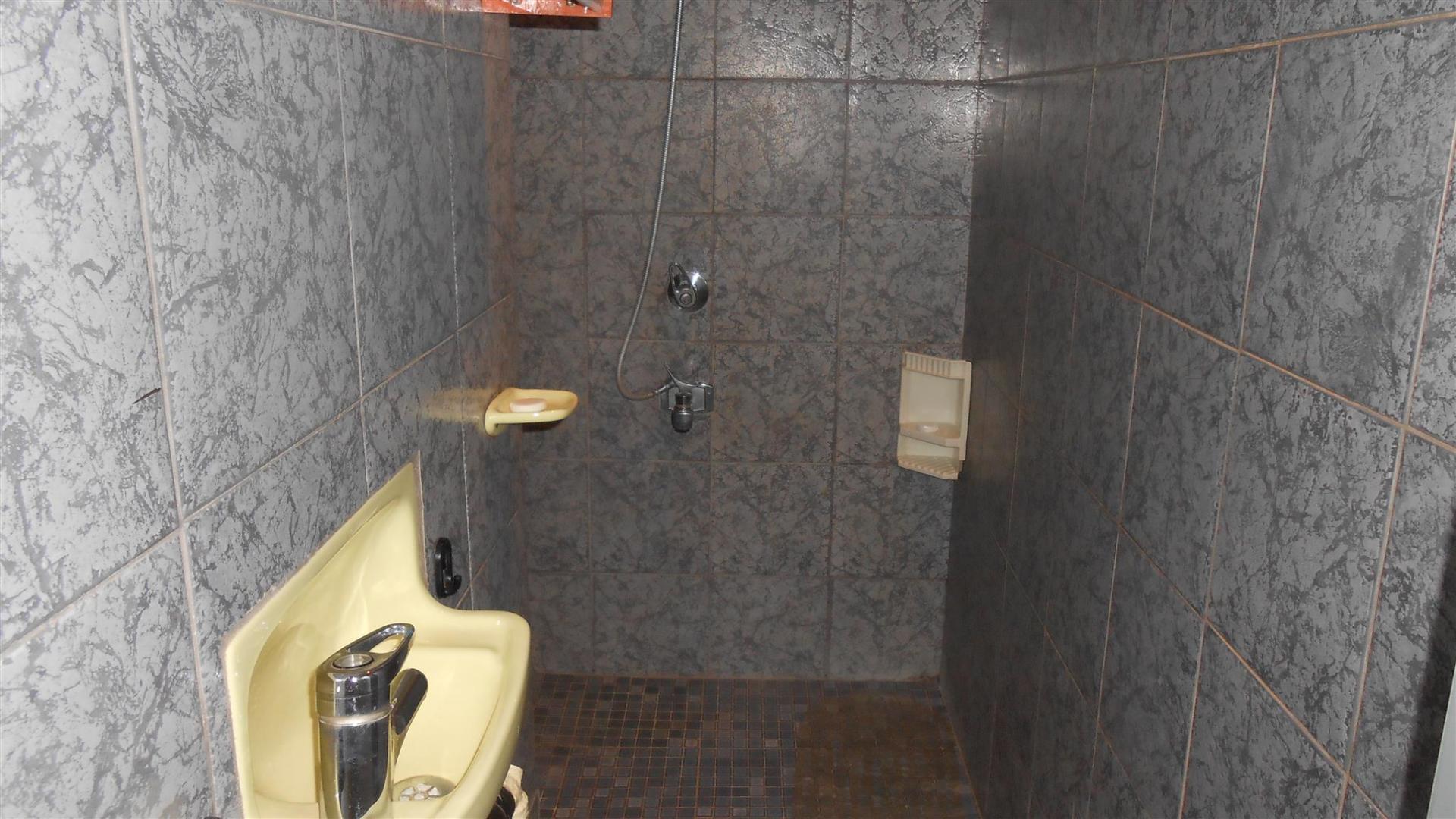 Bathroom 3+ - 16 square meters of property in Mokopane (Potgietersrust)