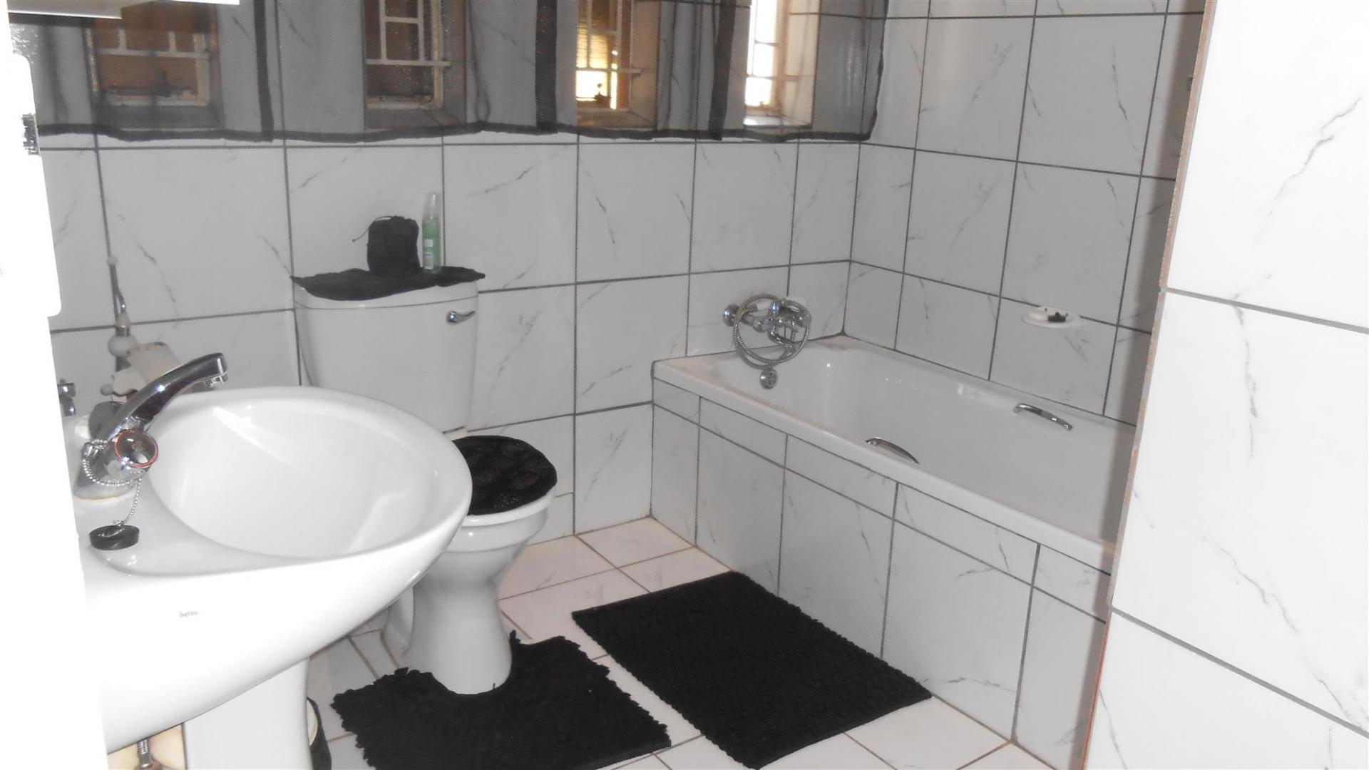 Bathroom 3+ - 16 square meters of property in Mokopane (Potgietersrust)