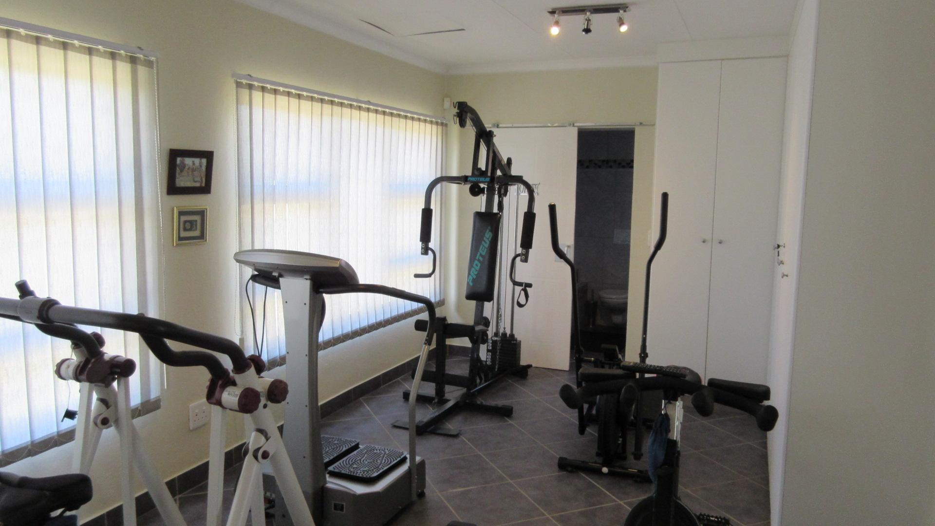 Bed Room 1 - 17 square meters of property in Johannesburg North