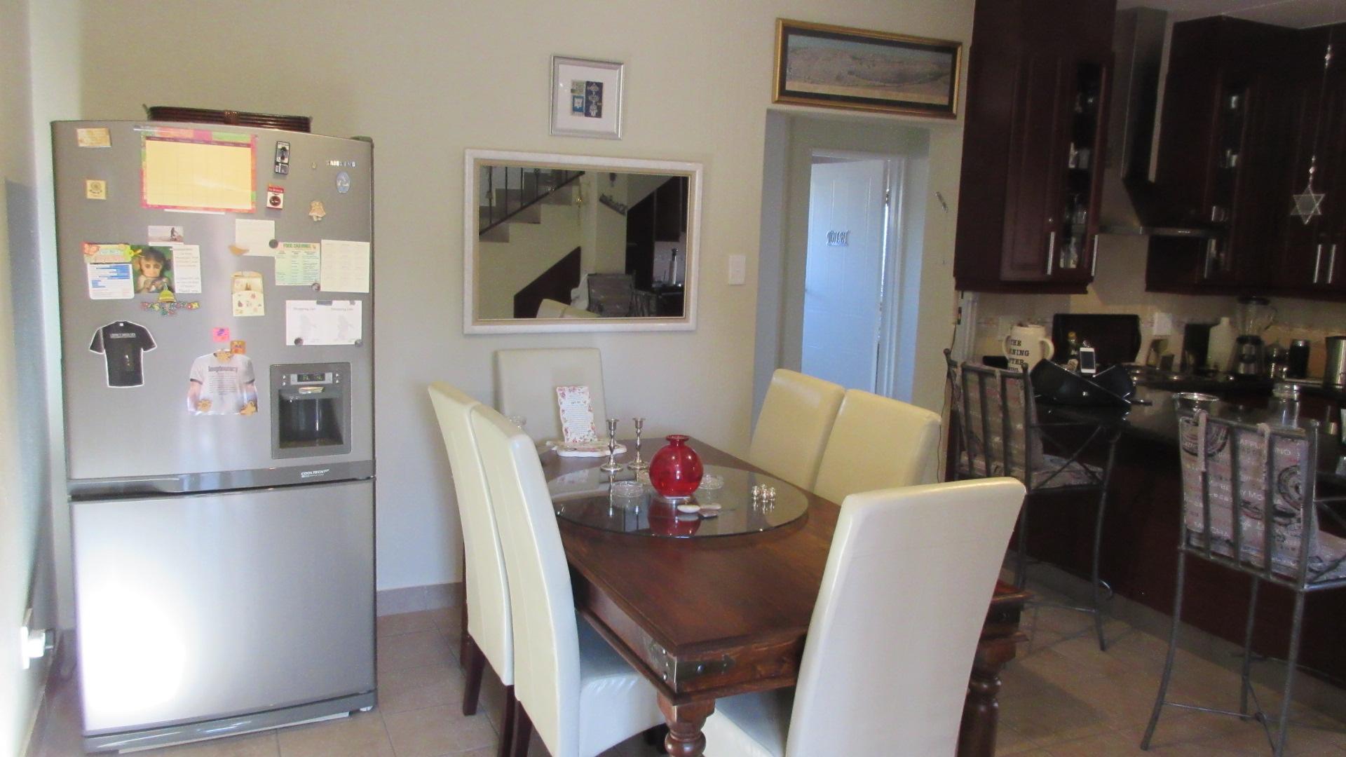 Dining Room - 21 square meters of property in Johannesburg North