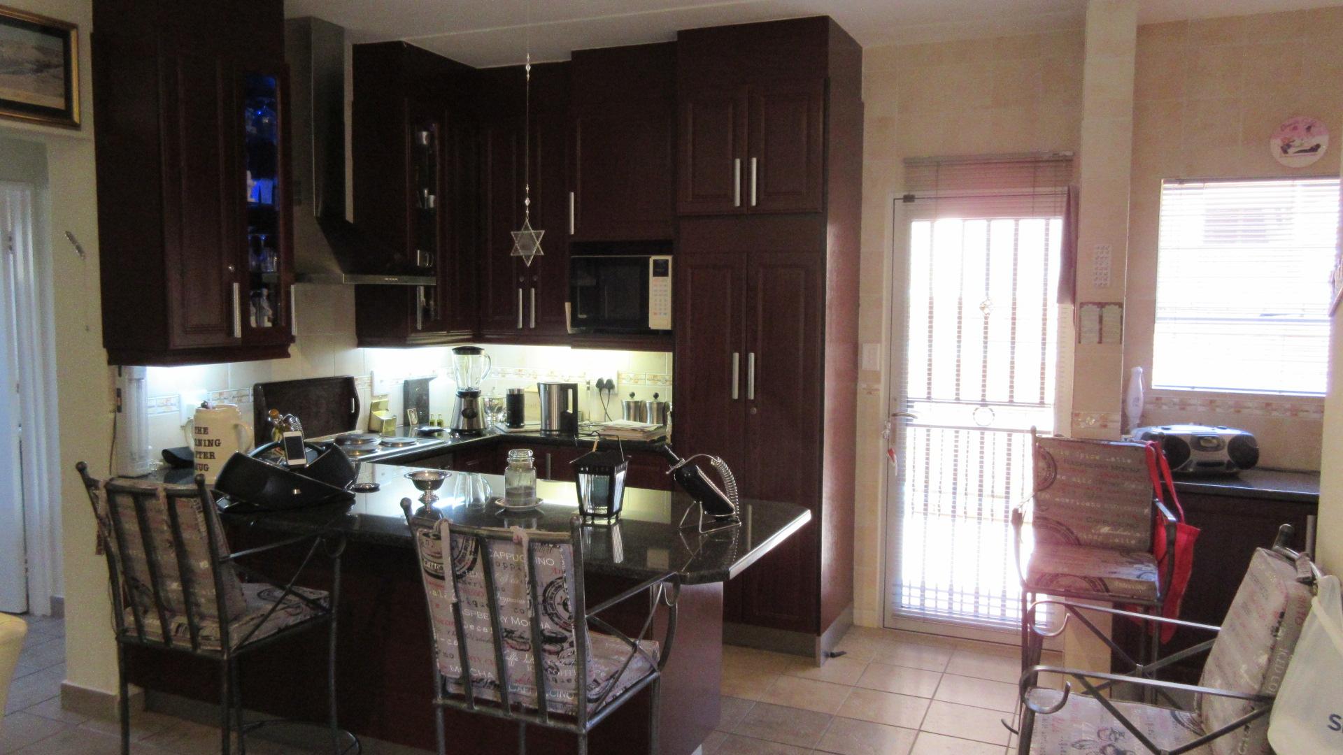 Kitchen - 14 square meters of property in Johannesburg North