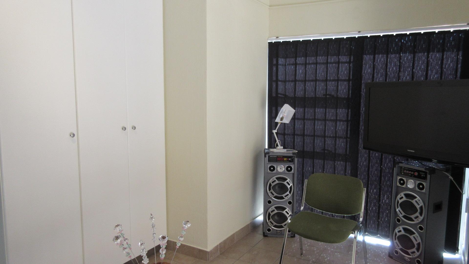 Lounges - 45 square meters of property in Johannesburg North