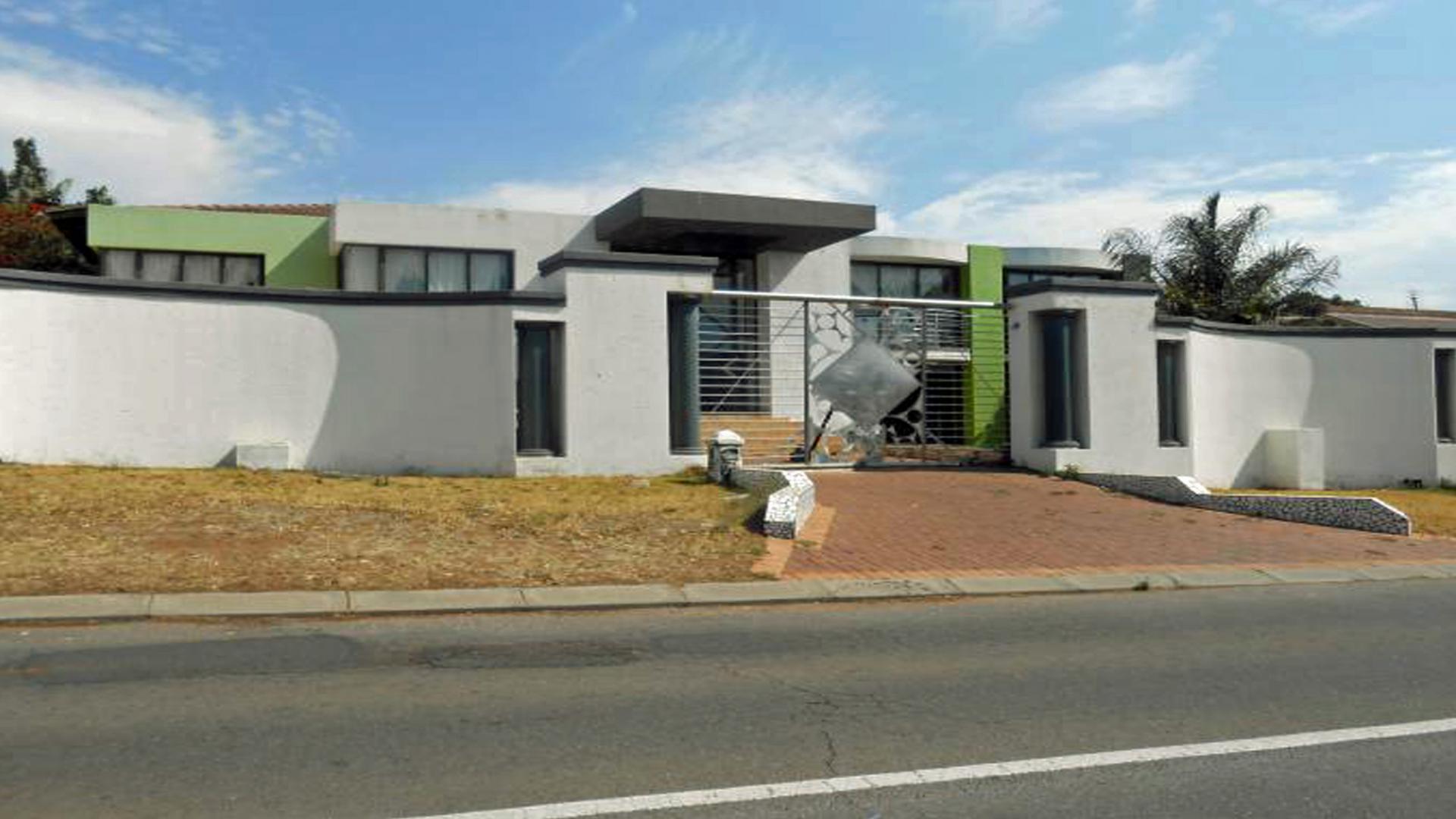 Front View of property in Krugersdorp