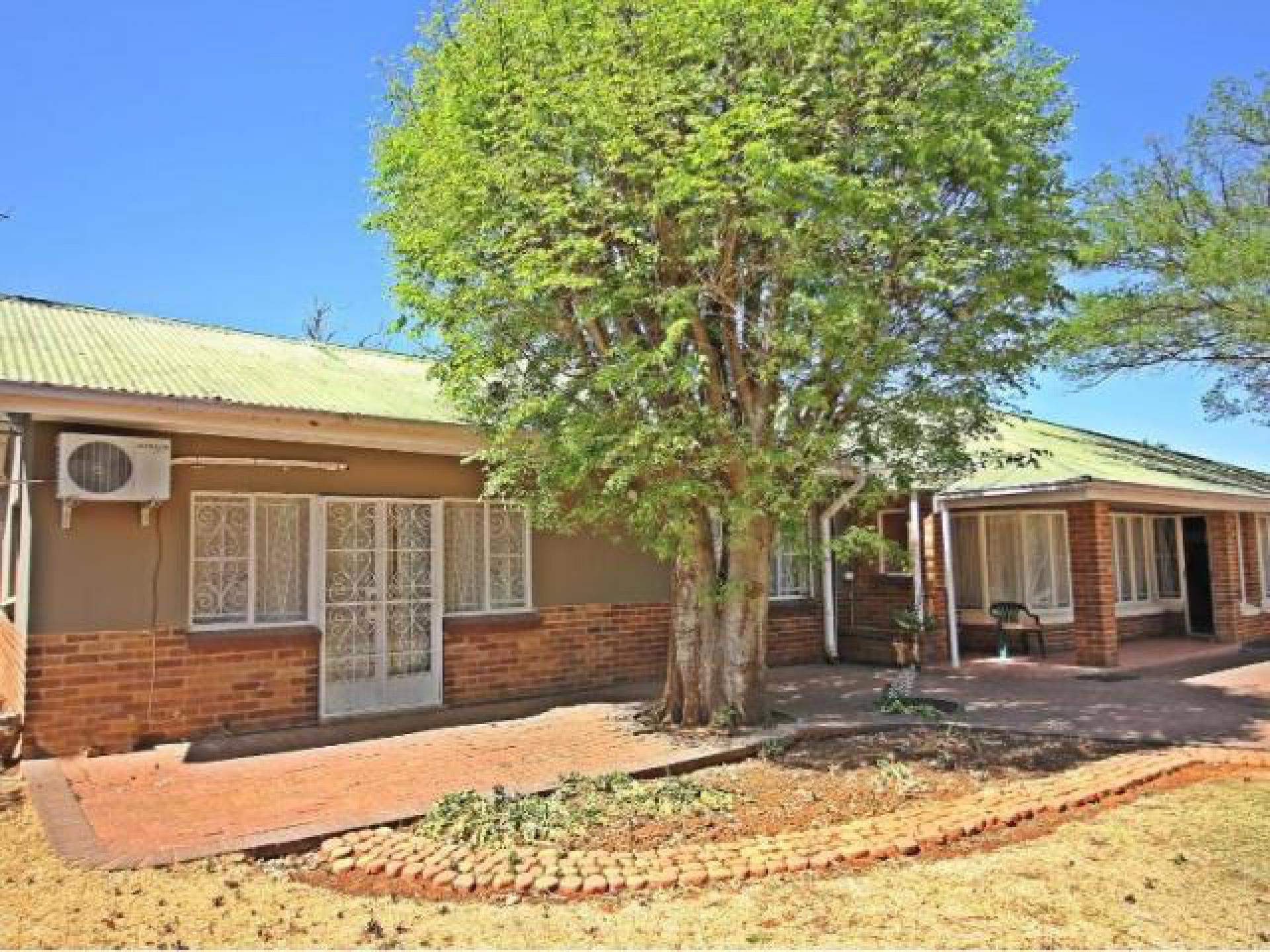 Front View of property in Dan Pienaar