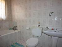 Bathroom 3+ of property in Dan Pienaar