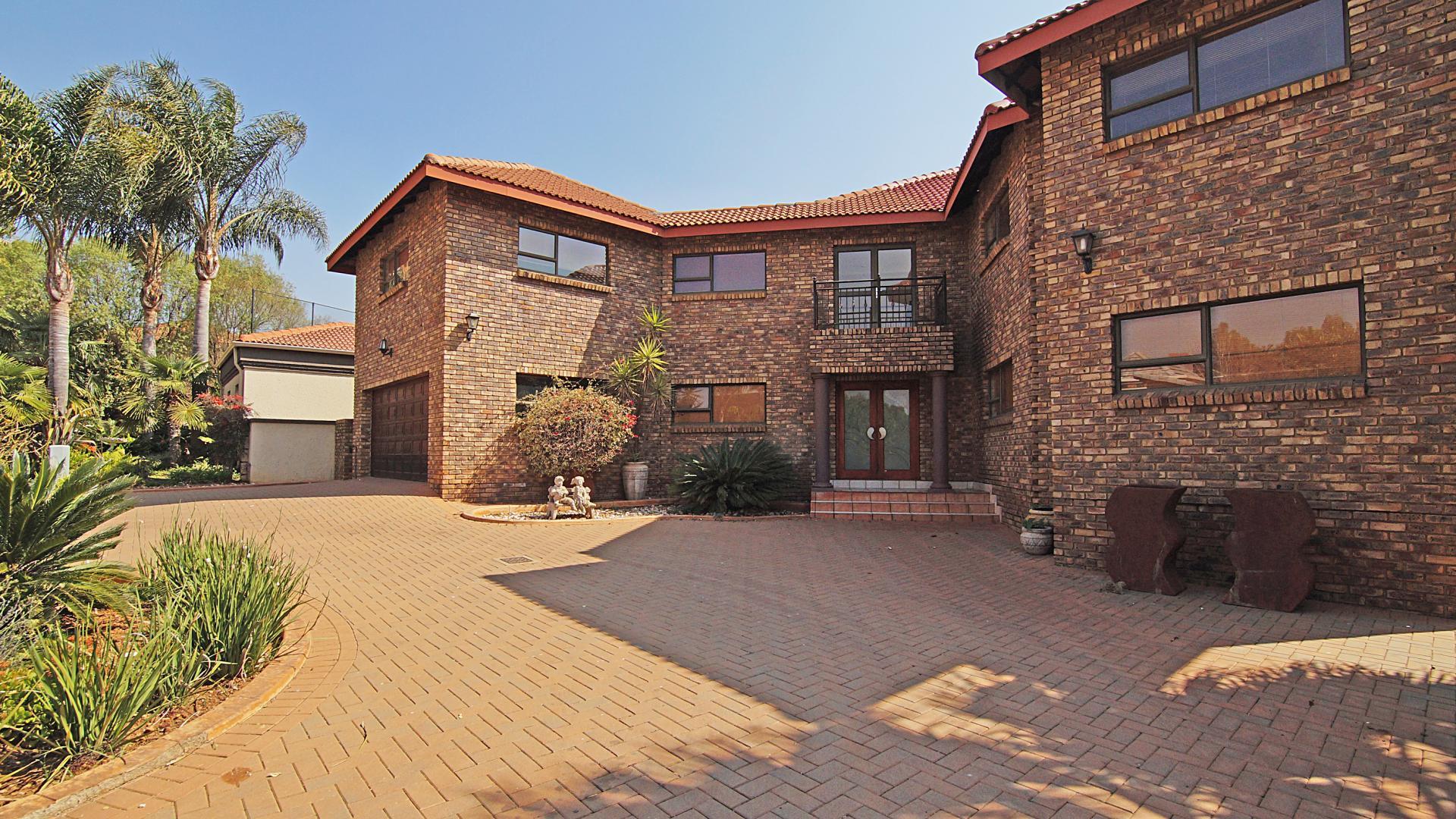 Front View of property in Centurion Golf Estate