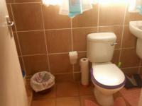 Bathroom 2 - 6 square meters of property in Middelburg - MP