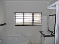 Main Bathroom - 9 square meters of property in Kingsburgh