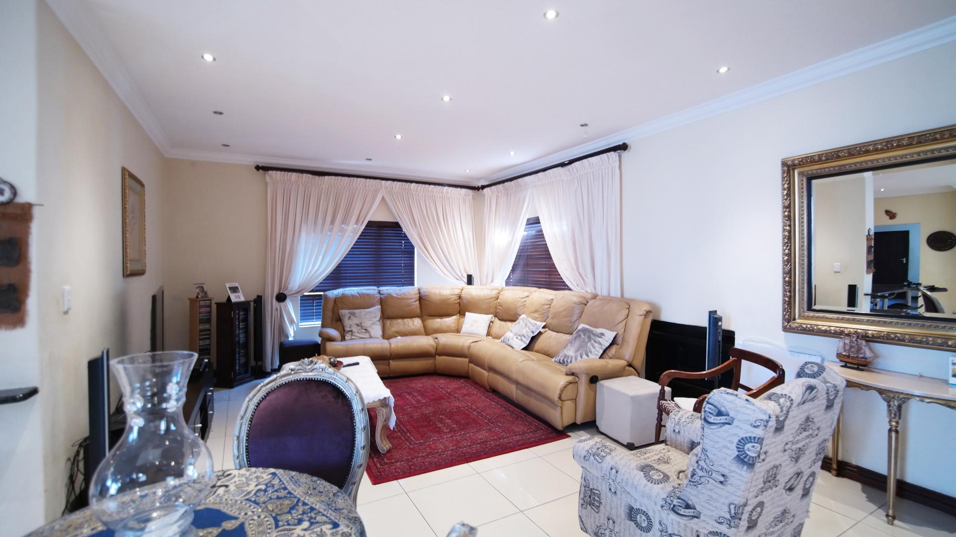 Lounges - 29 square meters of property in Willow Acres Estate