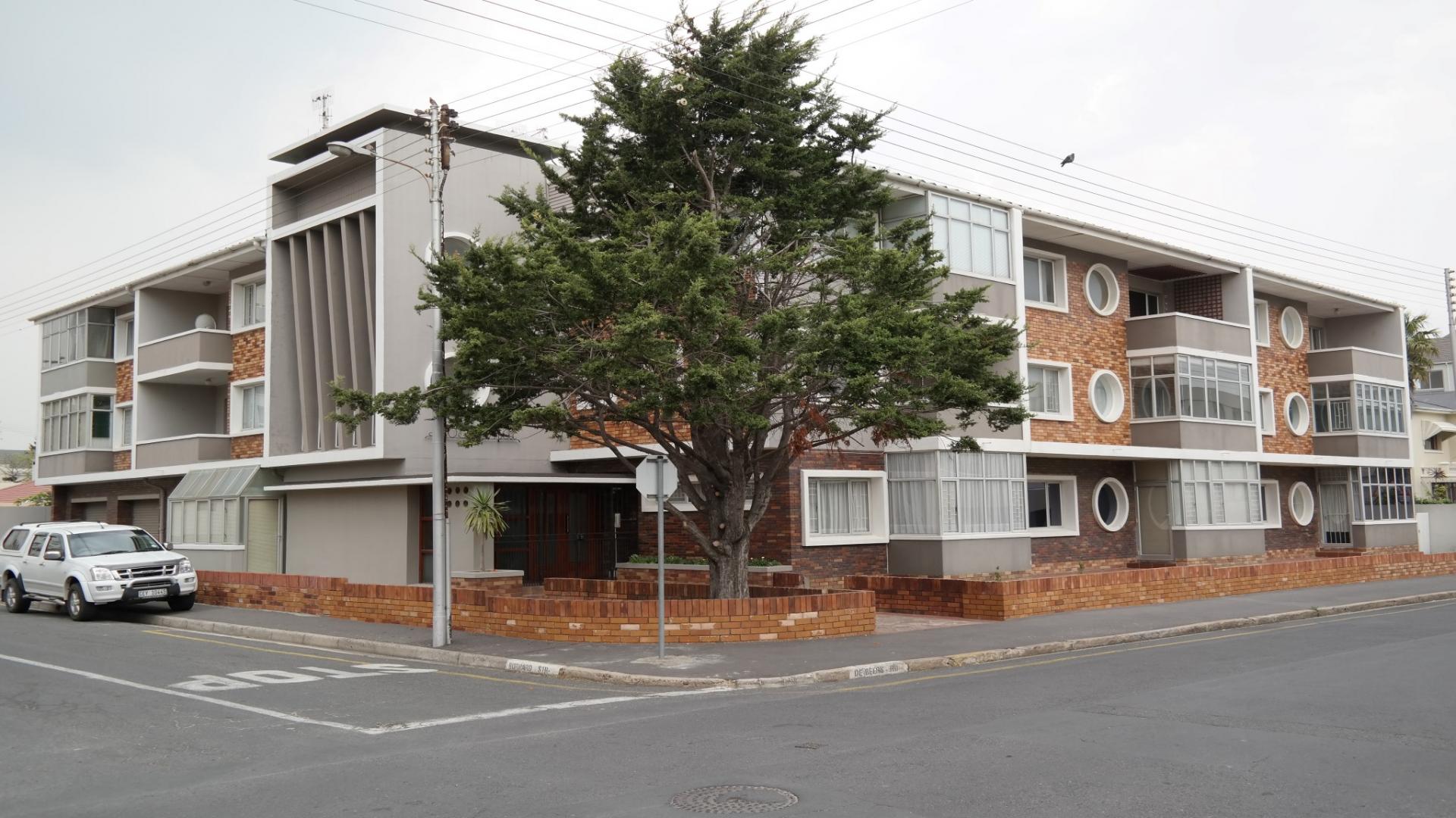 Front View of property in Strand