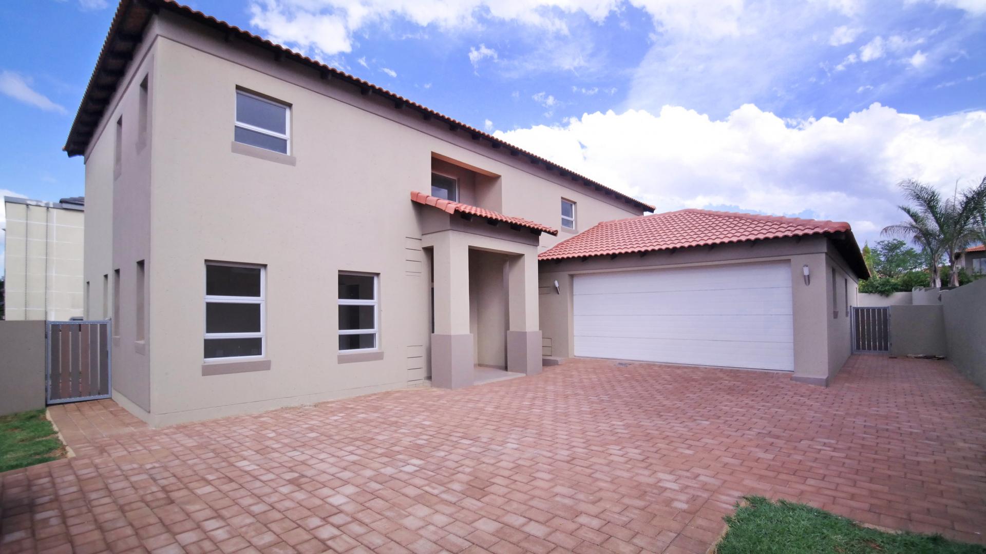 Front View of property in Willow Acres Estate