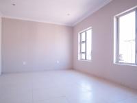 Main Bedroom - 22 square meters of property in Willow Acres Estate