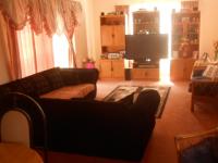 Lounges - 19 square meters of property in Rayton