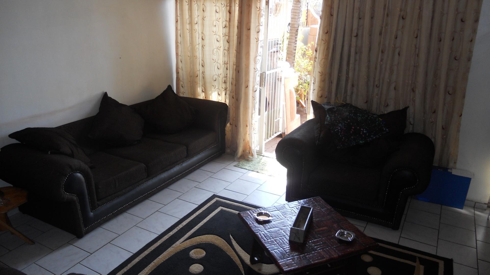 Lounges - 21 square meters of property in Pretoria Gardens