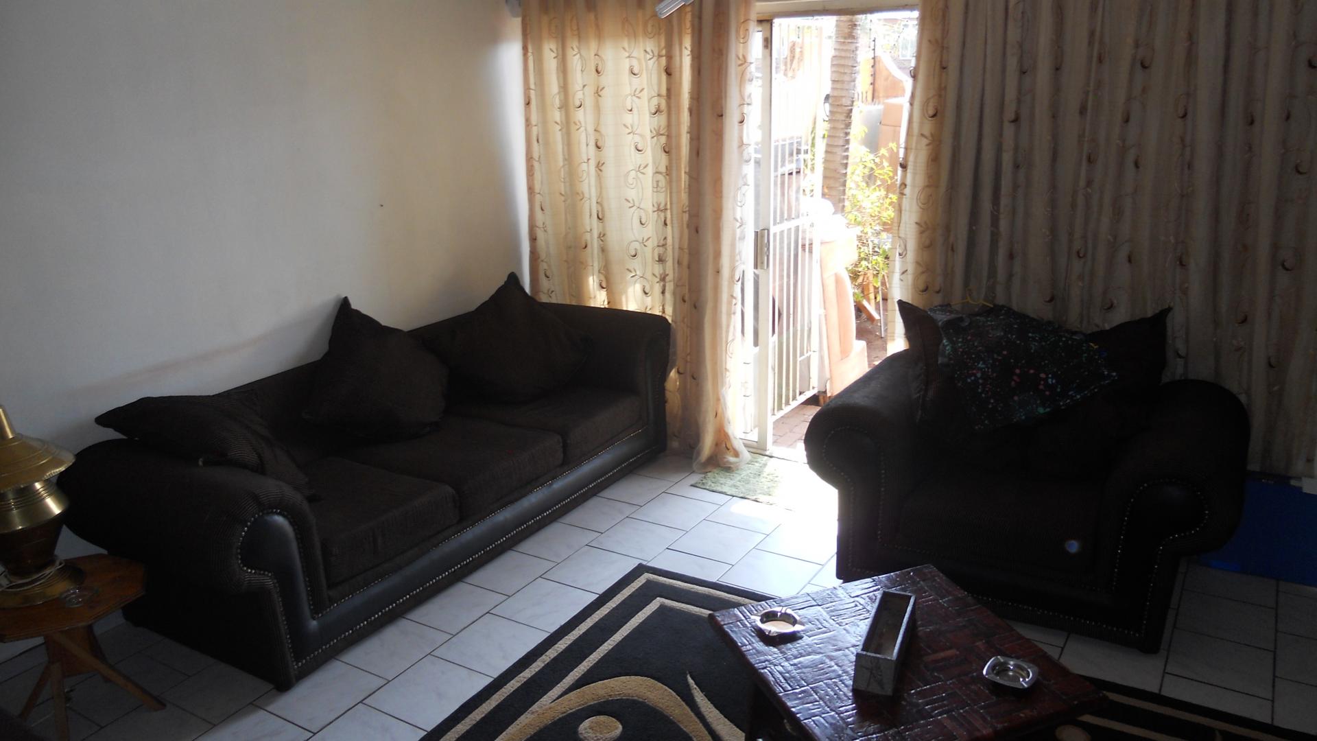 Lounges - 21 square meters of property in Pretoria Gardens