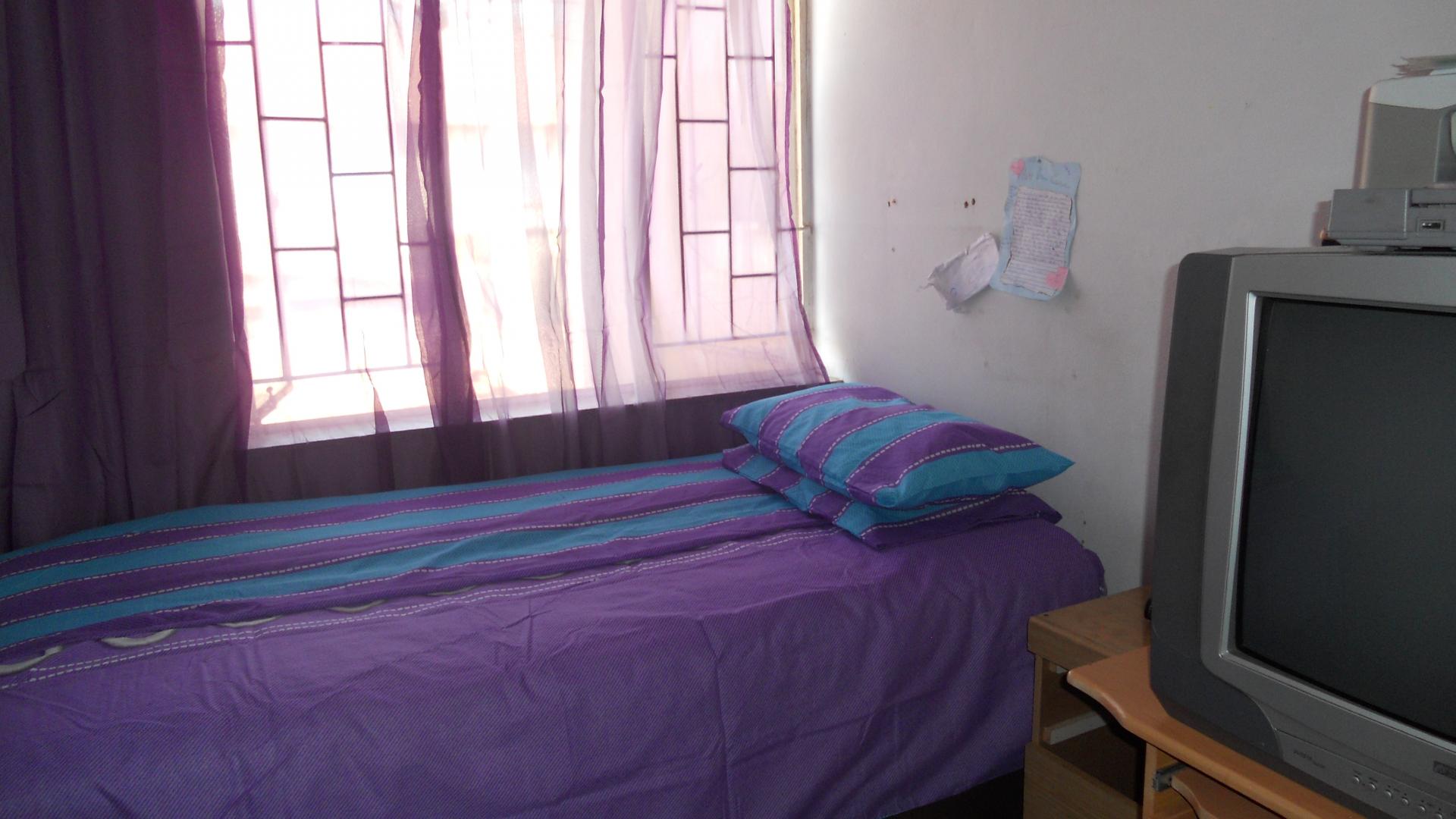 Bed Room 1 - 10 square meters of property in Pretoria Gardens