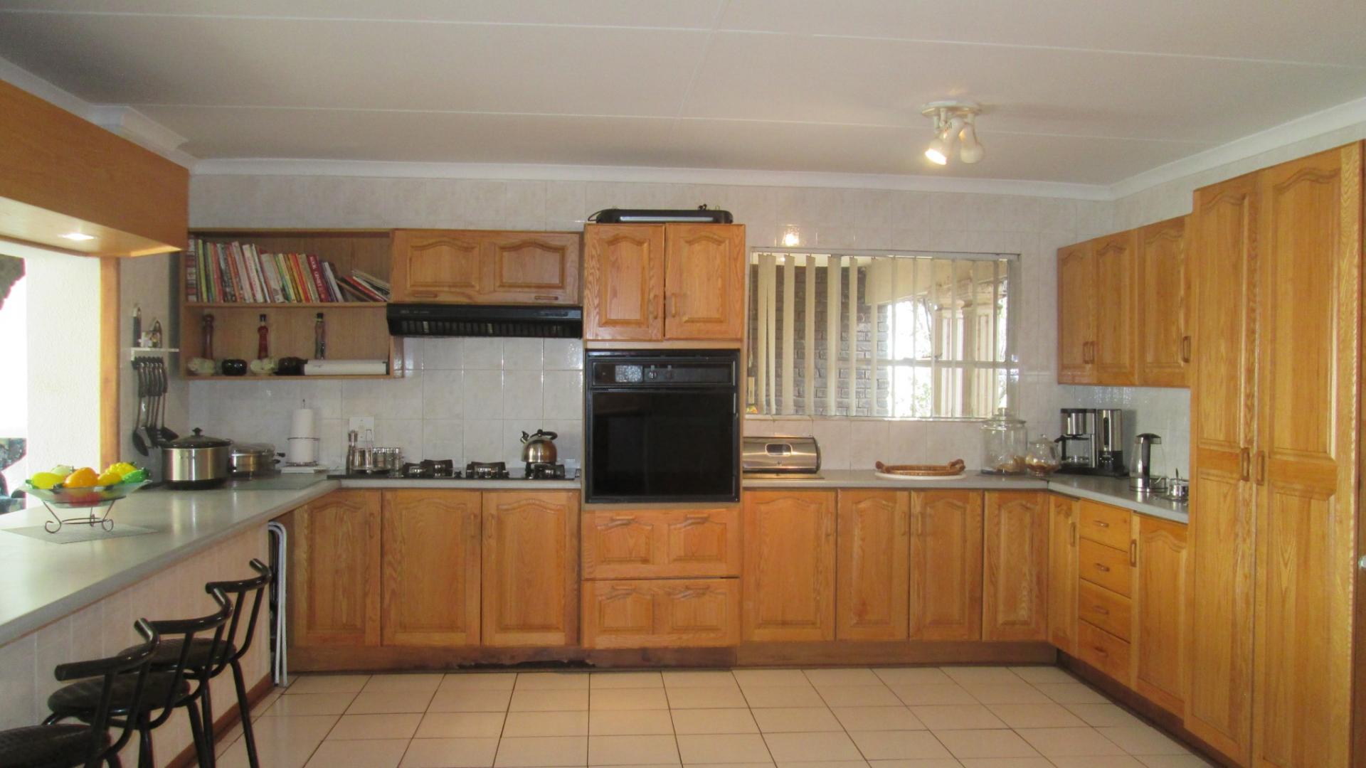Kitchen - 46 square meters of property in Vereeniging