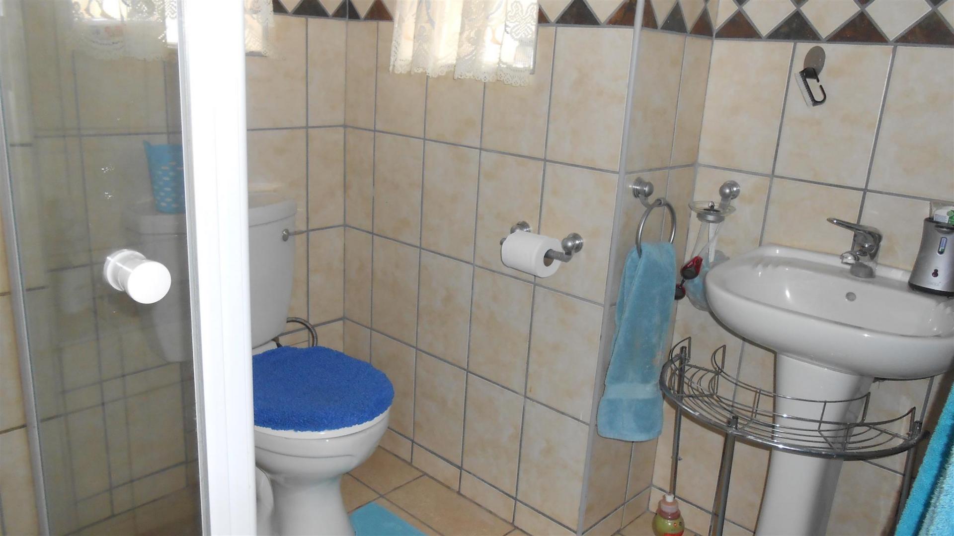 Main Bathroom - 5 square meters of property in Mookgopong (Naboomspruit)
