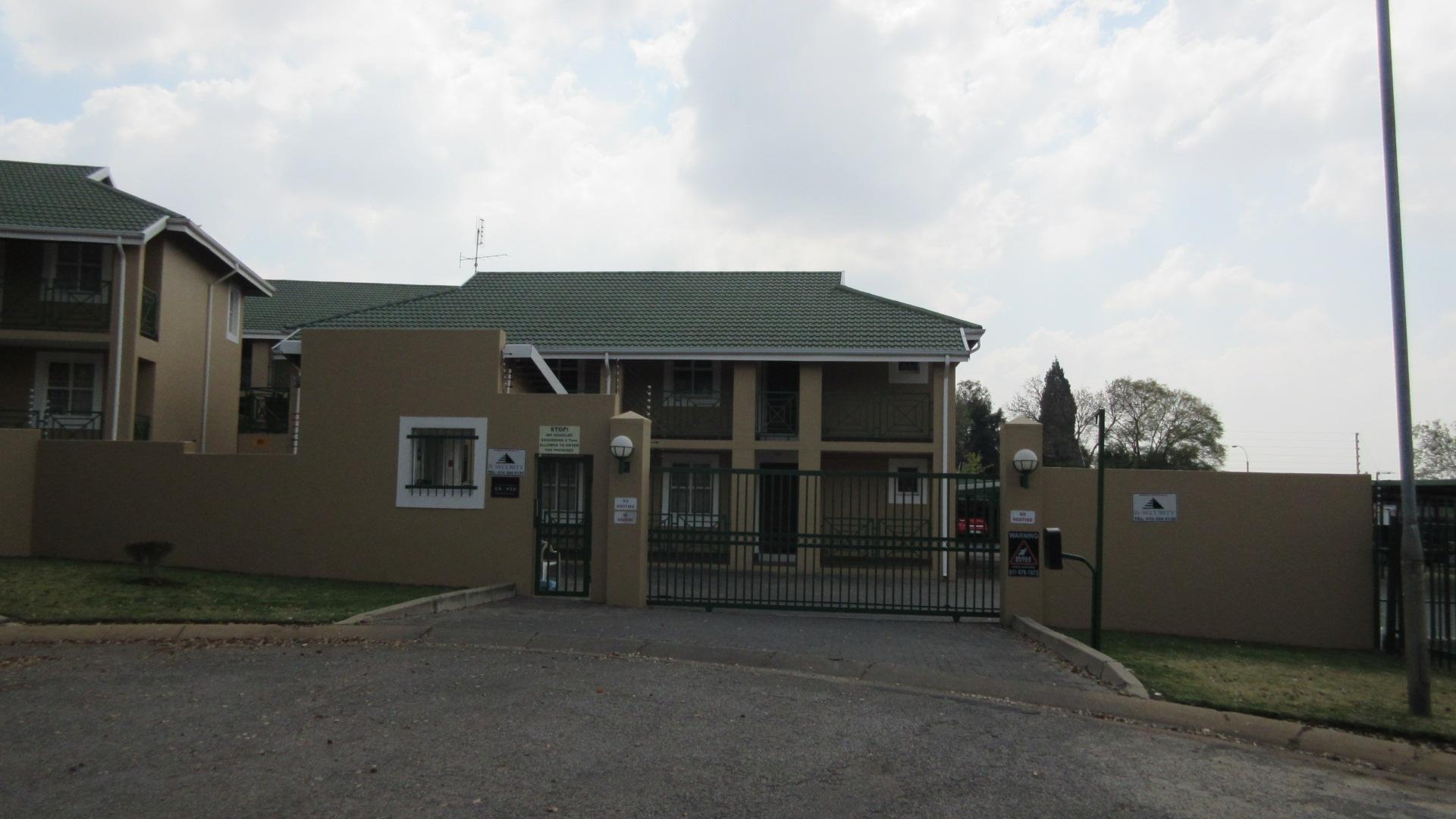 Front View of property in Weltevreden Park