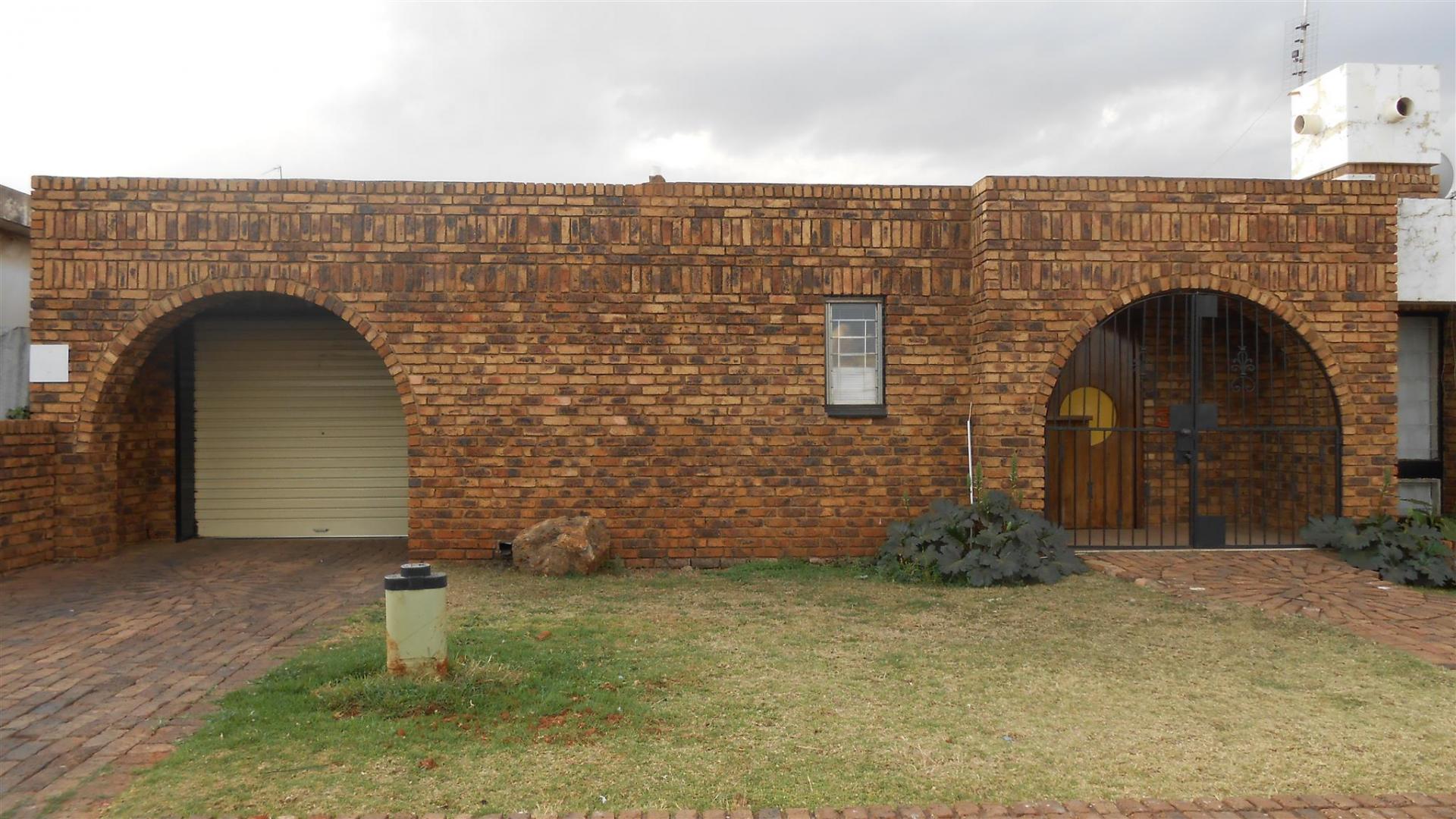 Front View of property in Laudium