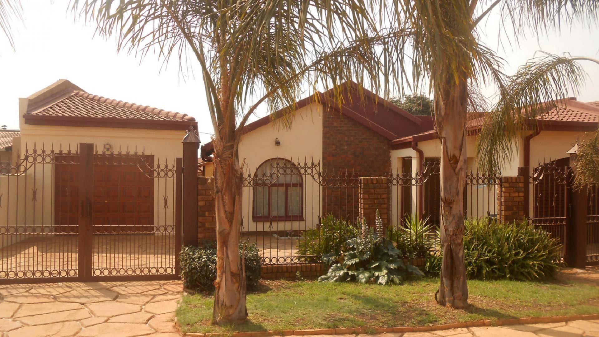 Front View of property in Soshanguve